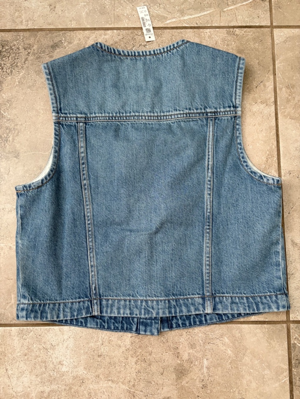 Madewell Cropped Denim Vest: Airy Denim Edition - Picture 4 of 6